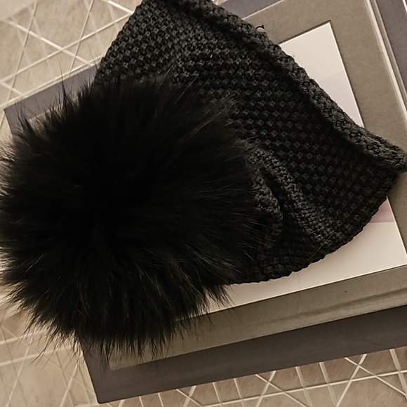 Merino Wool touque with faux fur pom pom - Picture 4 of 6